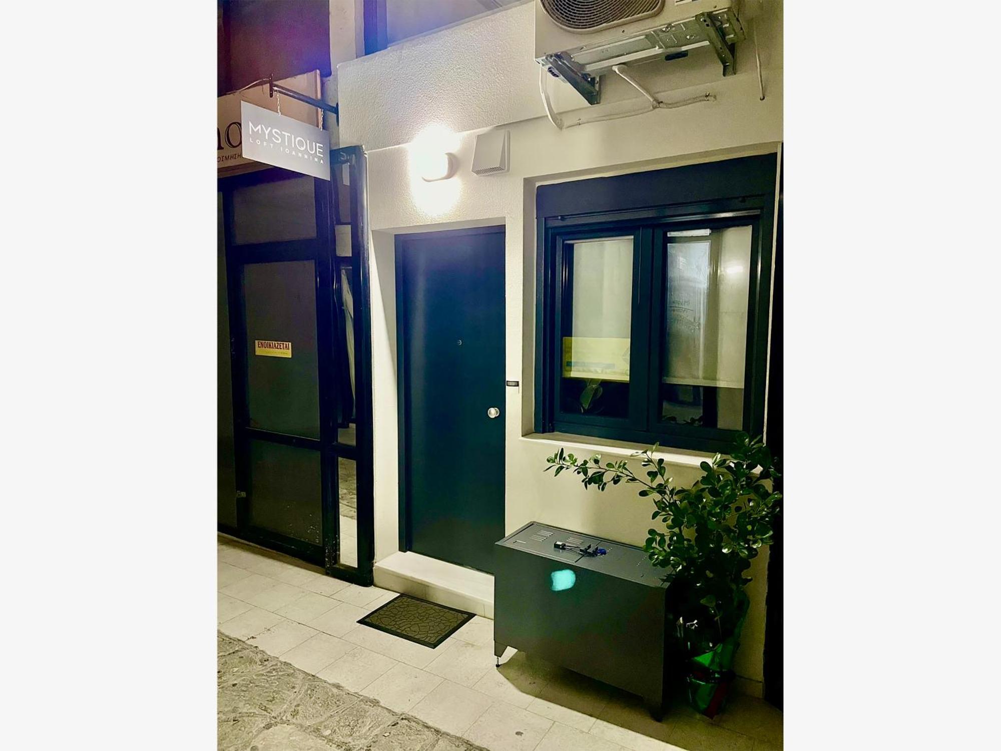 Mystique Loft Ioannina Apartment ภายนอก รูปภาพ